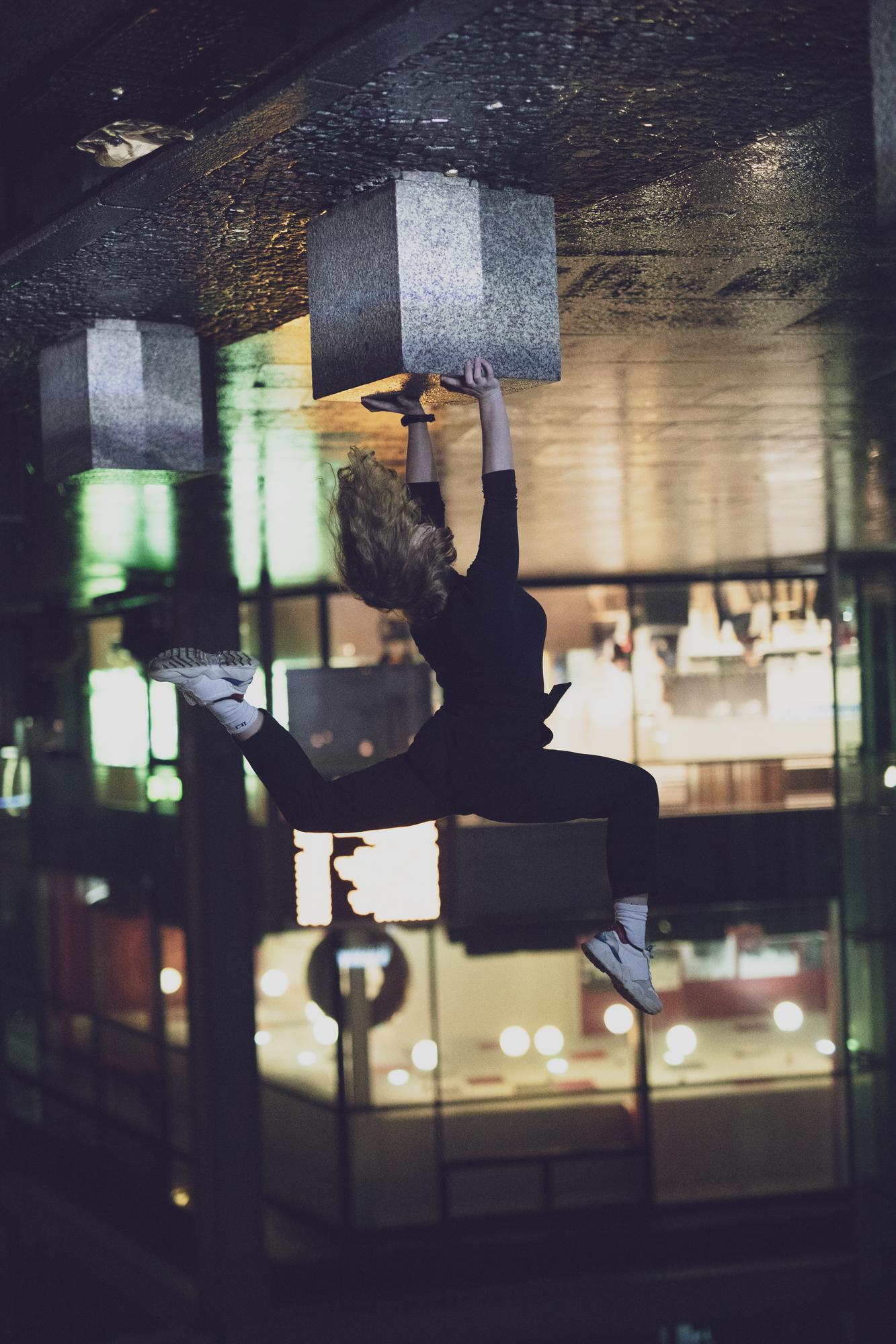 Strelka Bar: Avant-Garde Elegance