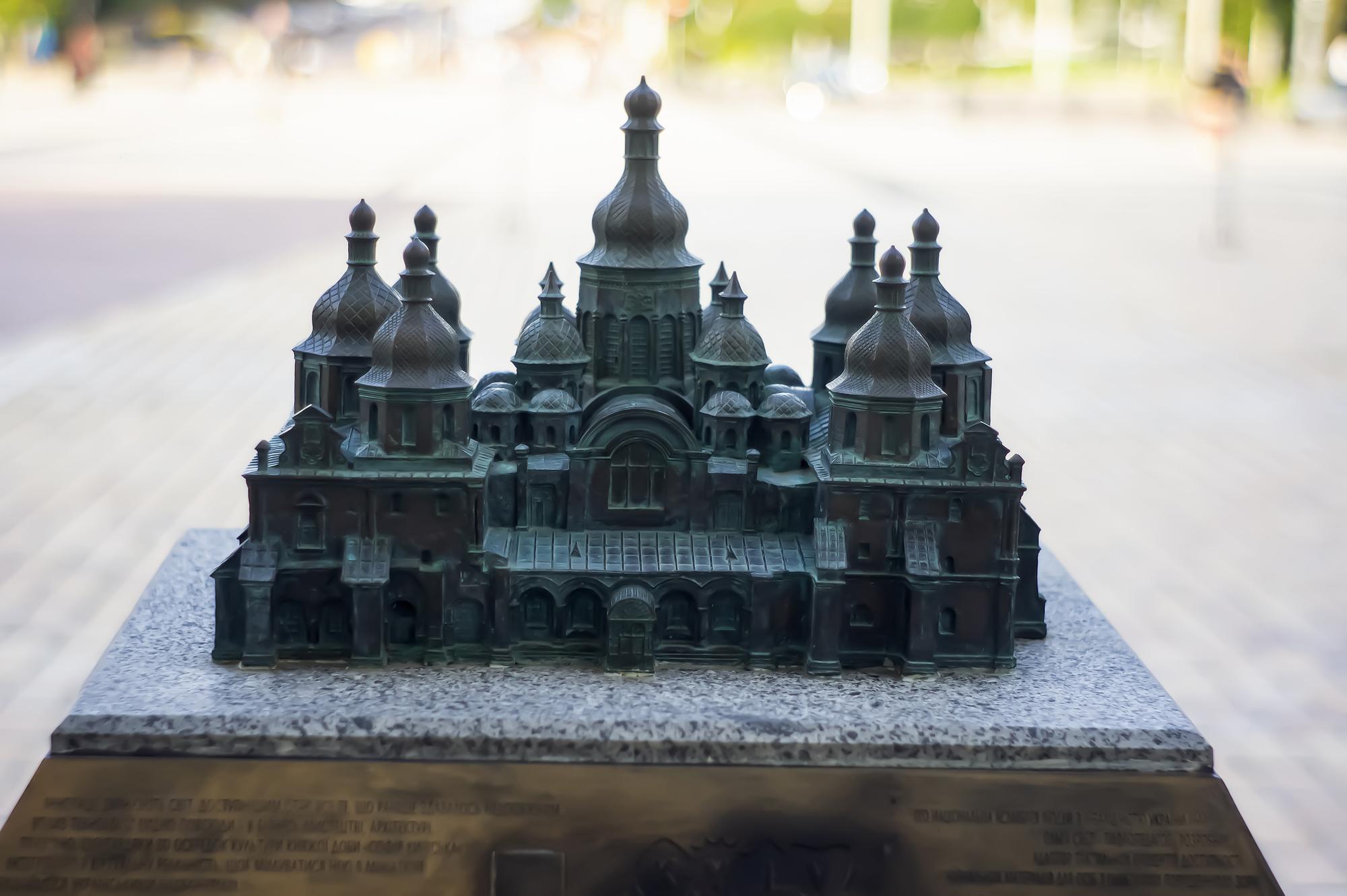 Cathedrals and Armoury Chamber: When They Open and Close