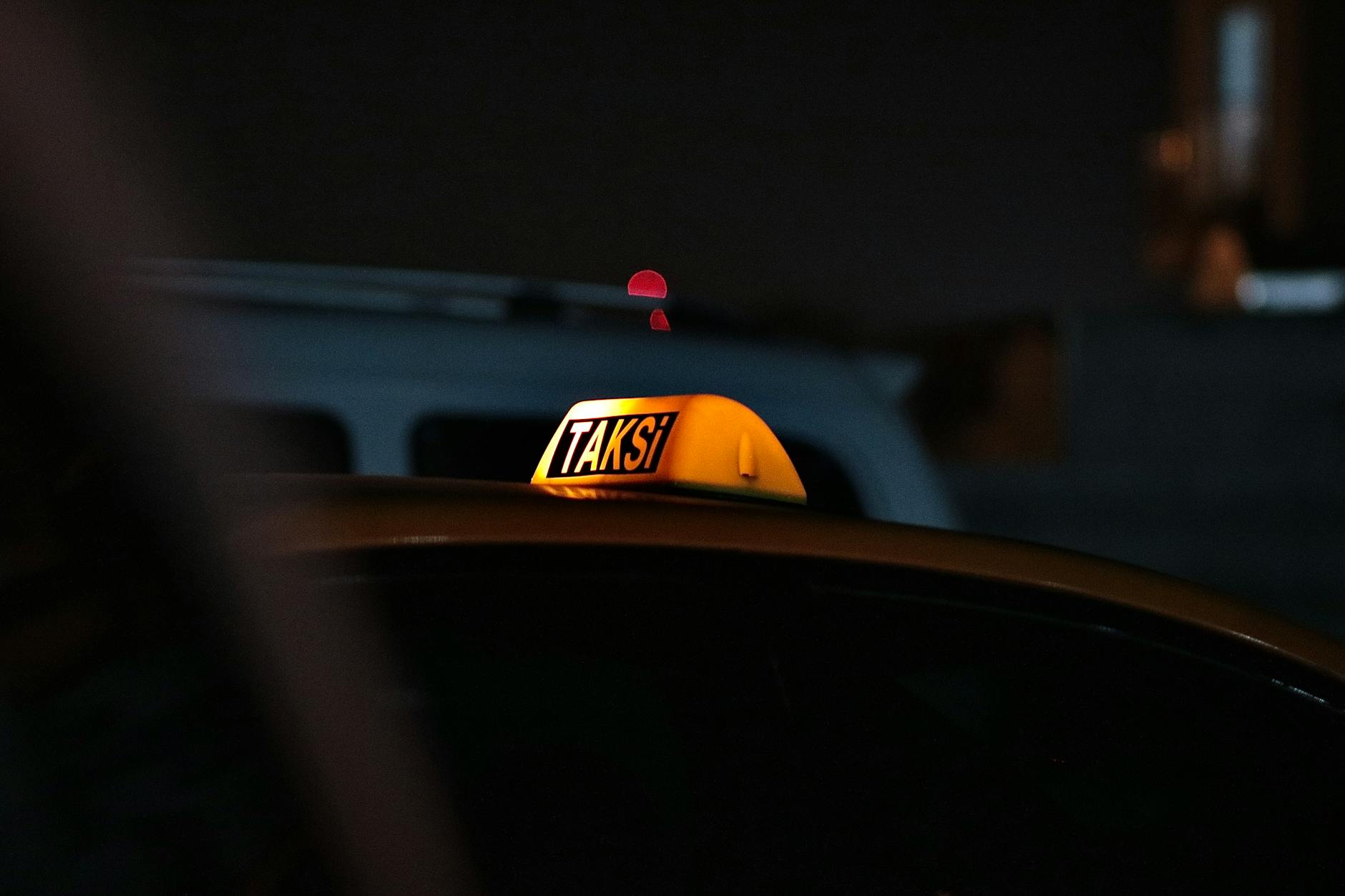 Transport at Night: Taxi vs Metro vs Ride-Share vs Private Transfer