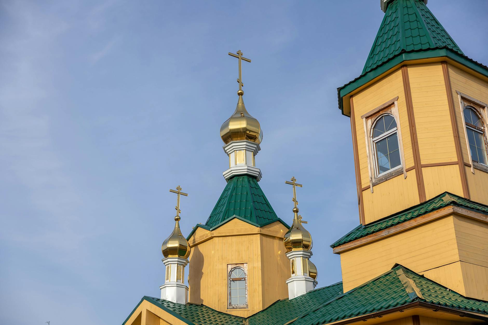 Parishes and community networks: church leadership, charitable services, and neighborhood support in Bashkir towns