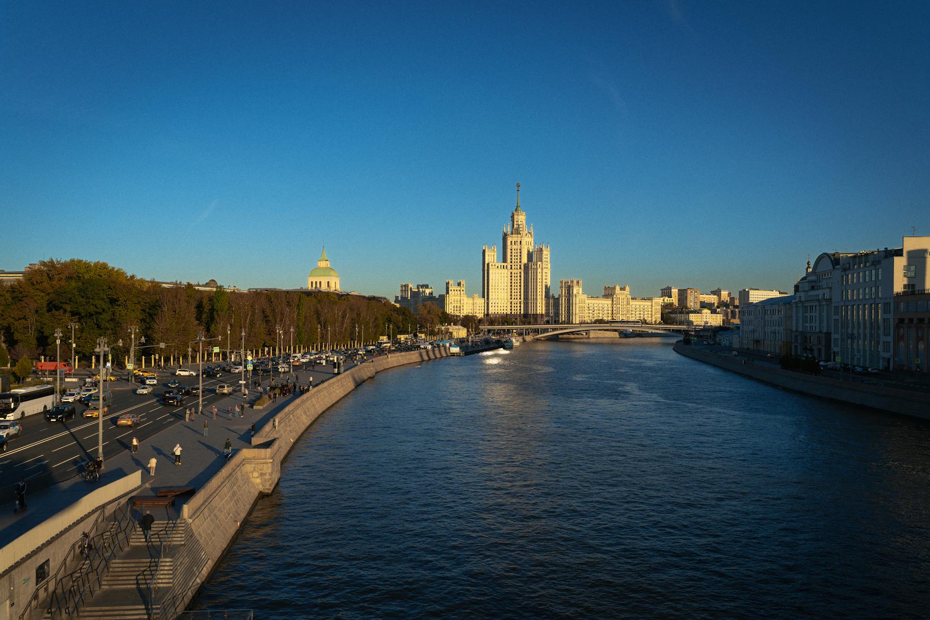 Sparrow Hills Viewpoint and Moscow River Embankments