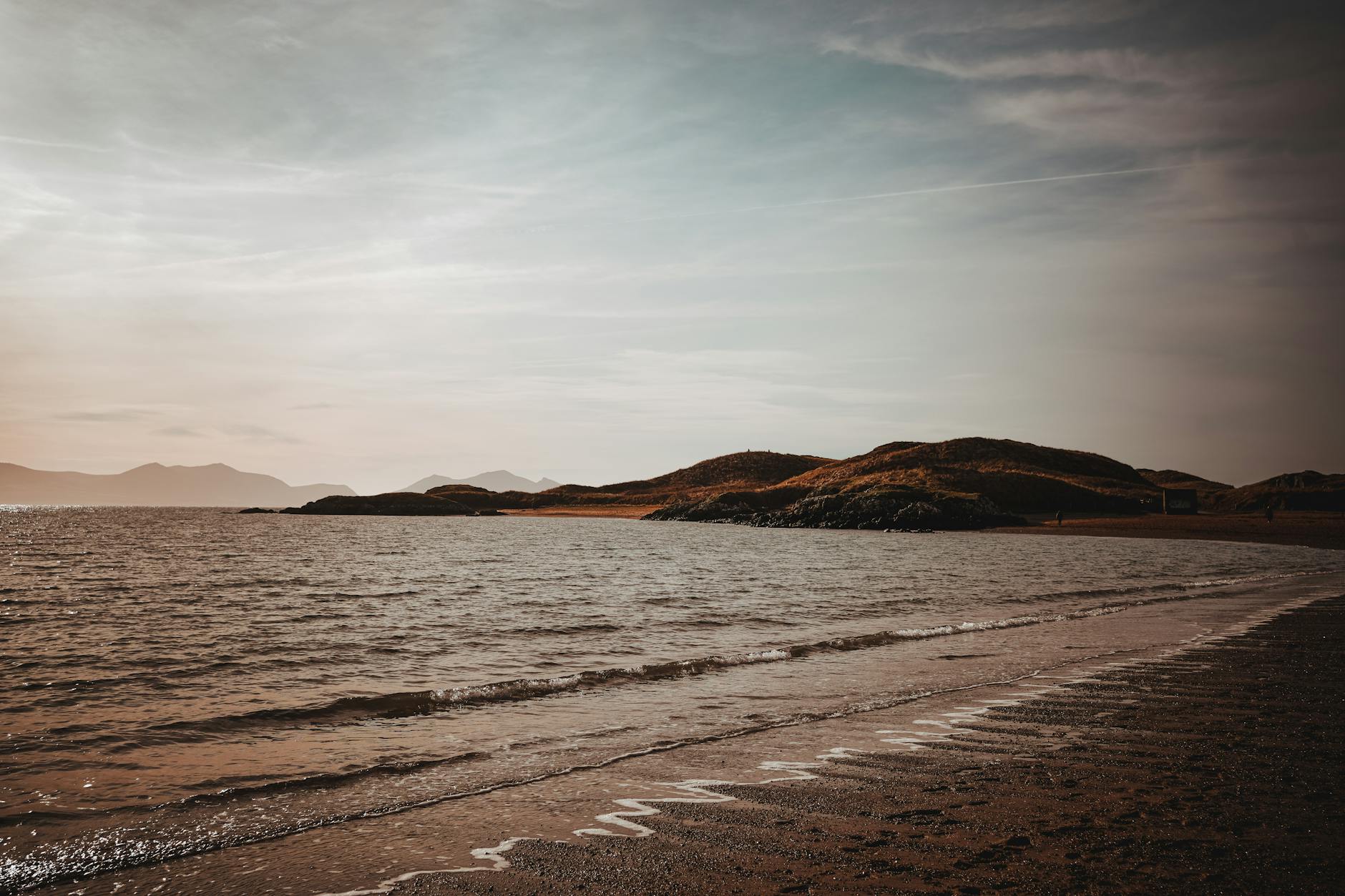 Llanddwyn Island, Anglesey: Best vantage for silhouettes and color reflections at late-day glow