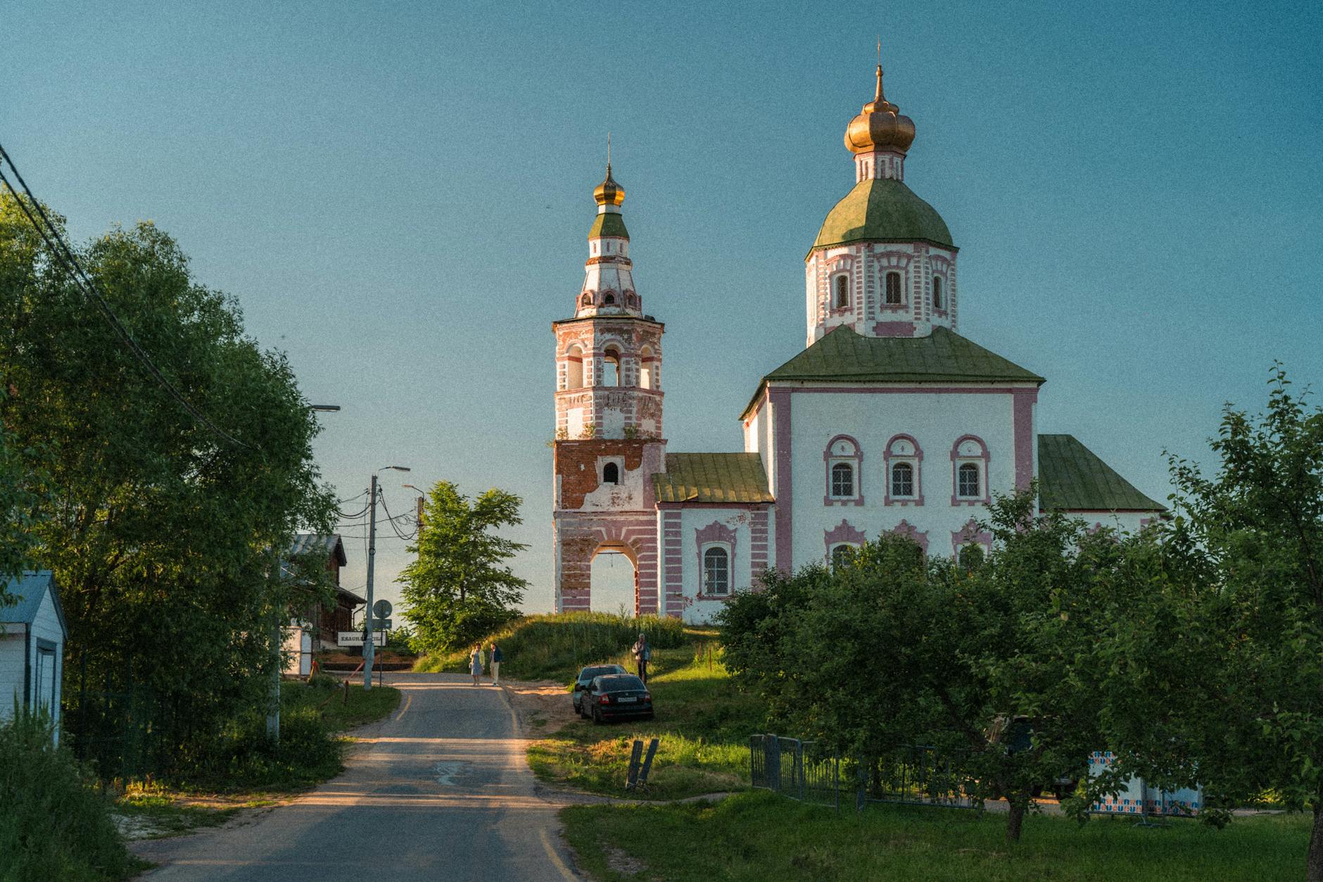 How to reach Suzdal from Moscow: train, bus, car options and typical travel times