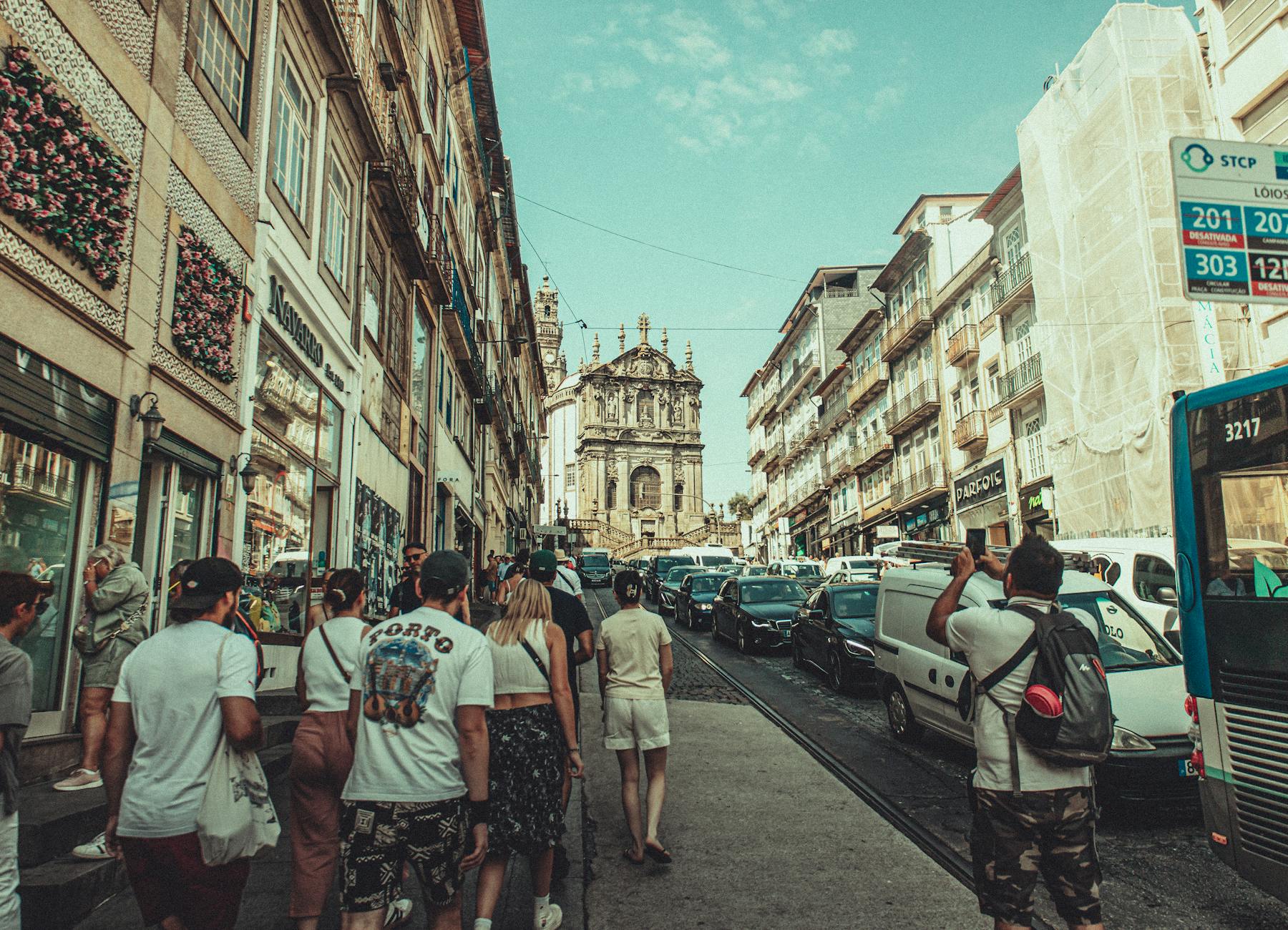 Best Months for Outdoor Sightseeing and Walking Tours