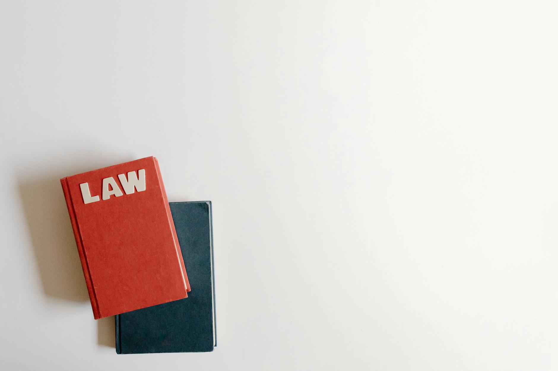 Legal and ethical boundaries: ownership laws, public property considerations, and avoiding reproductions