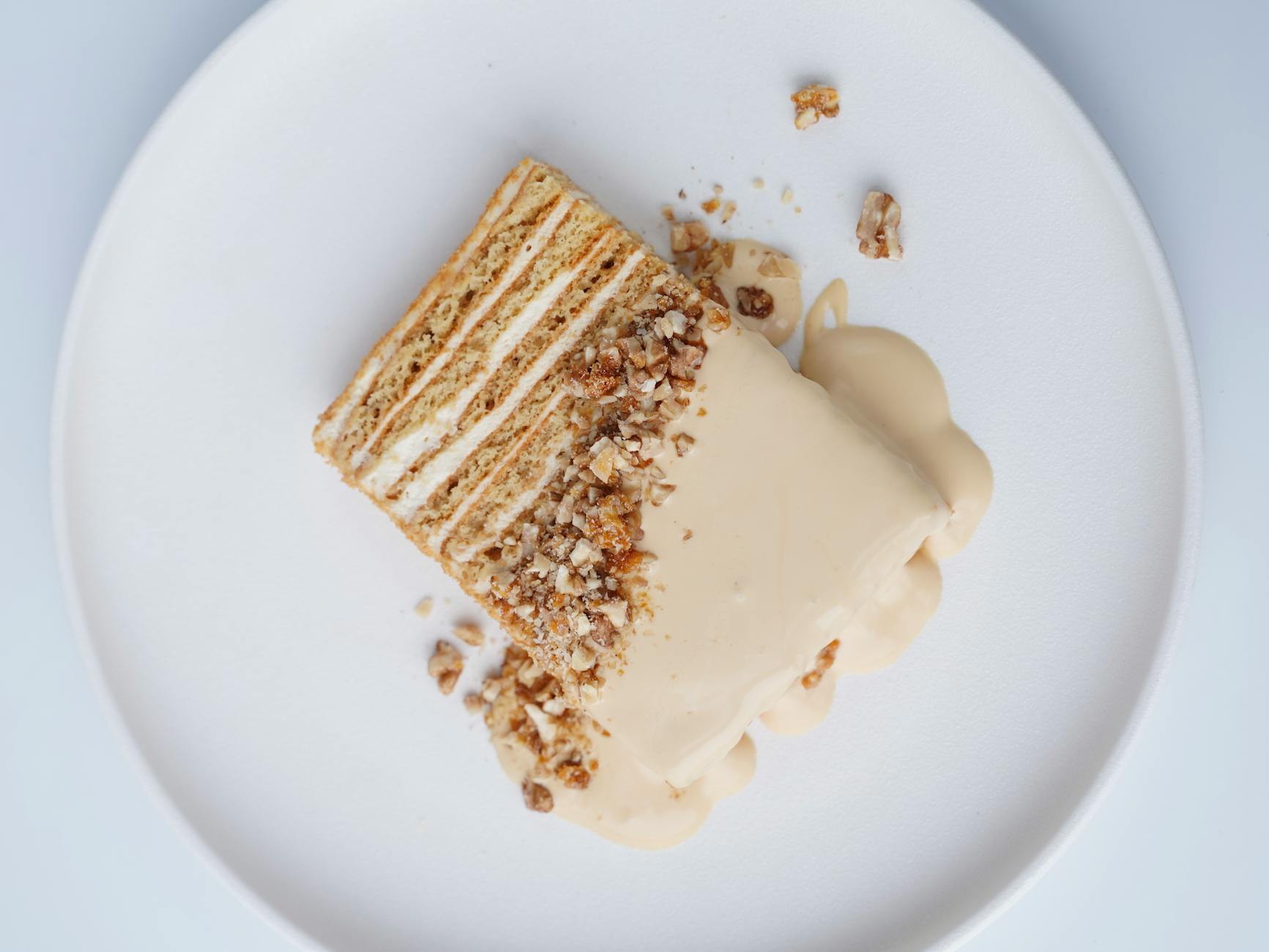 Honey-based and layered classics: Medovik, Napoleon, and their assembly tips