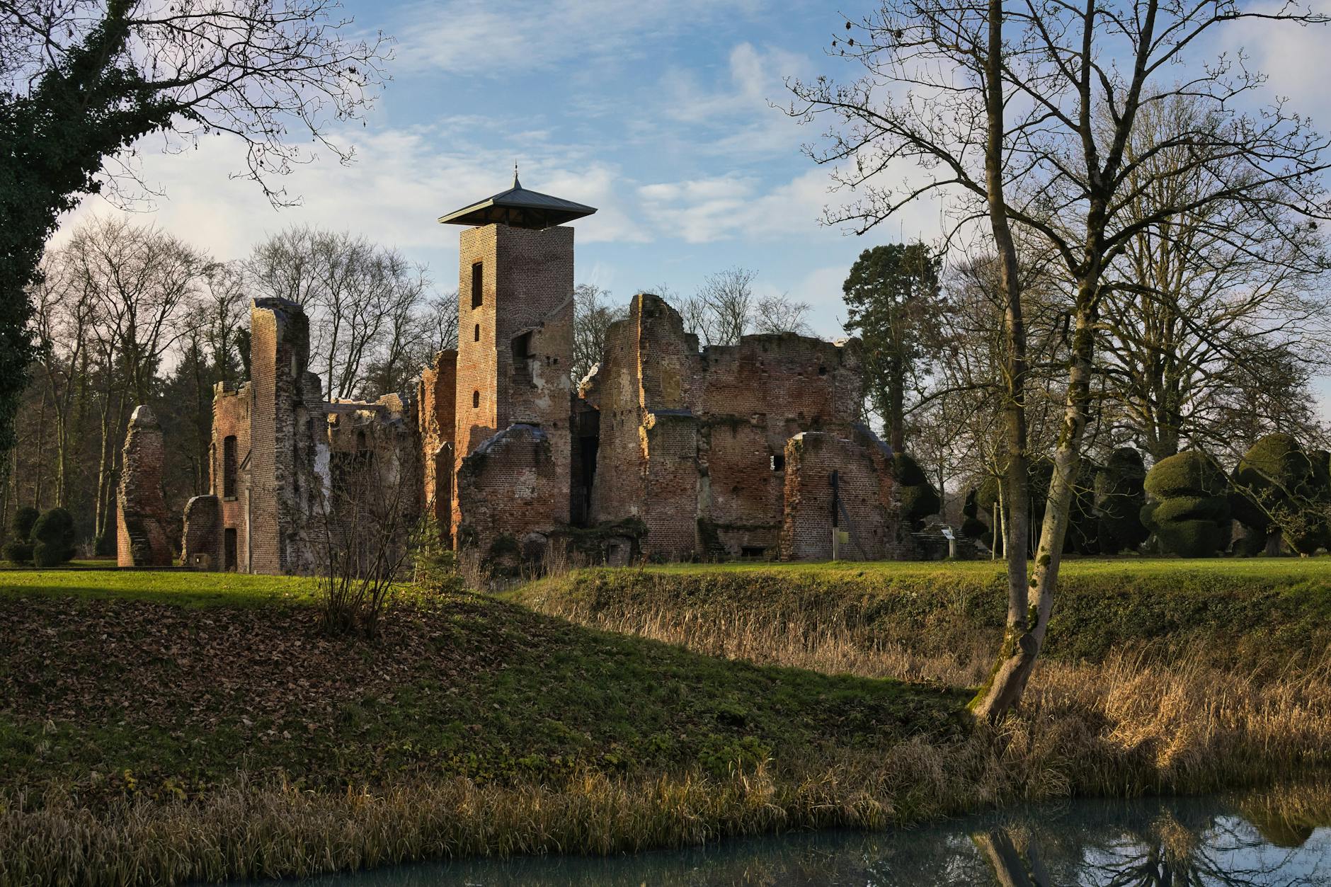Palace Ruins at Kolomenskoye: Entry Rules, Best Photo Points & Seasonal Highlights