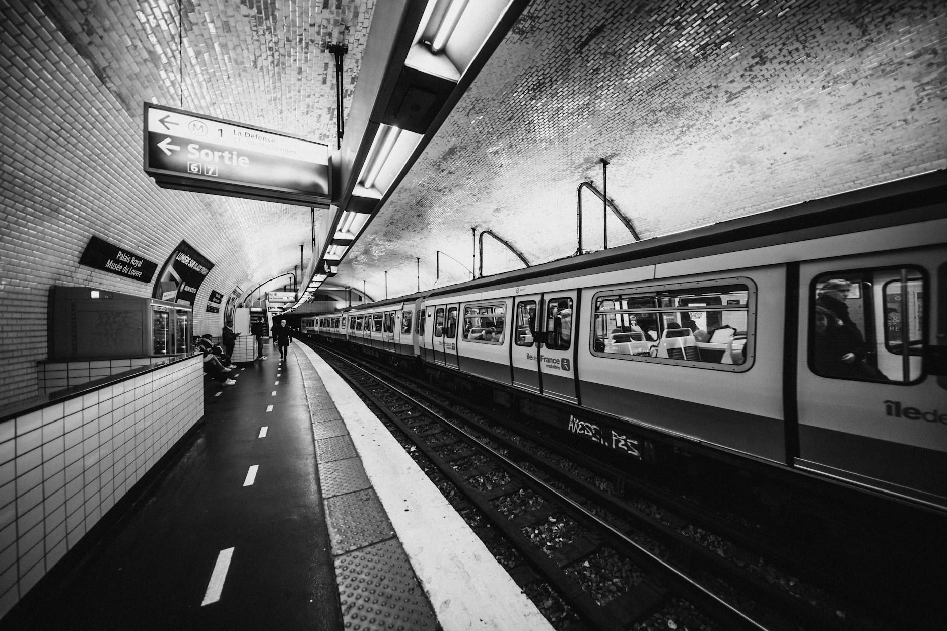 I notice this article is about Paris Metro stations