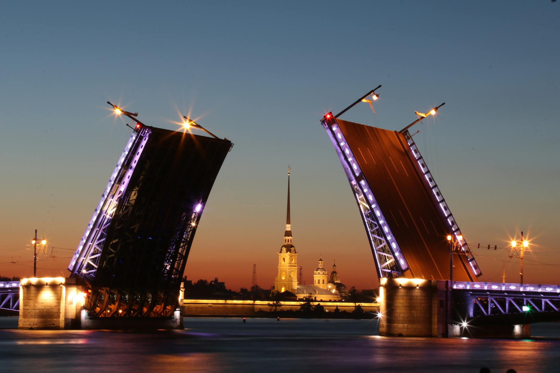 Planning Your Visit Around Drawbridge Lifting Schedules